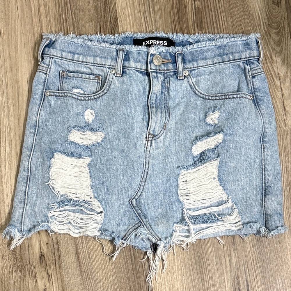 Y2K Express Light Wash Distressed Denim Cutoff Skirt sz 4